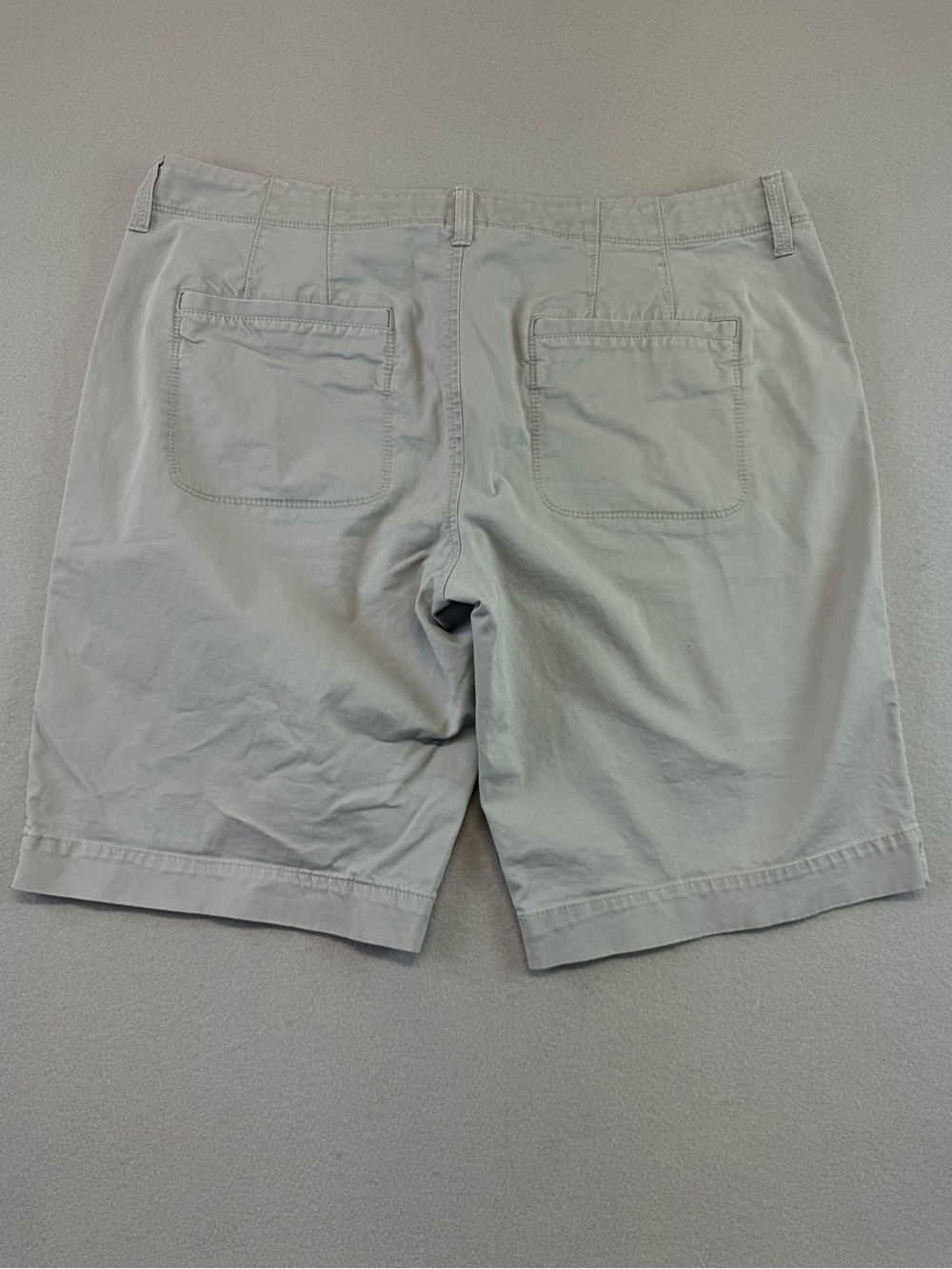 Women’s Old Navy Low Rise Light Gray Perfect Bermuda Shorts - Picture 7 of 8